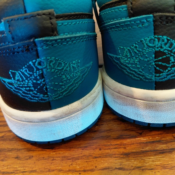 Jordan Shoes - NWT NIKE Womans Air Jordan 1 low SE split Bright Spruce Sneakers Retail $199